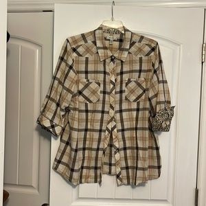 Button up Shirt with 3/4 sleeves